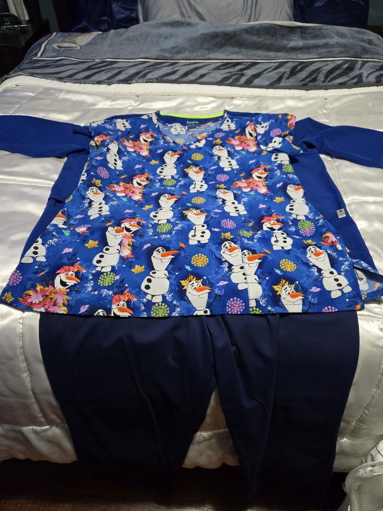 Frozen Scrub Set With Coat Size 2XL