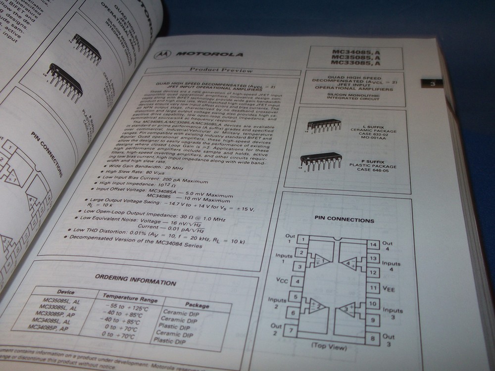QTY-1 MOTOROLA DATABOOK LINEAR AND INTERFACE INTEGRATED CIRCUITS DL128 RARE