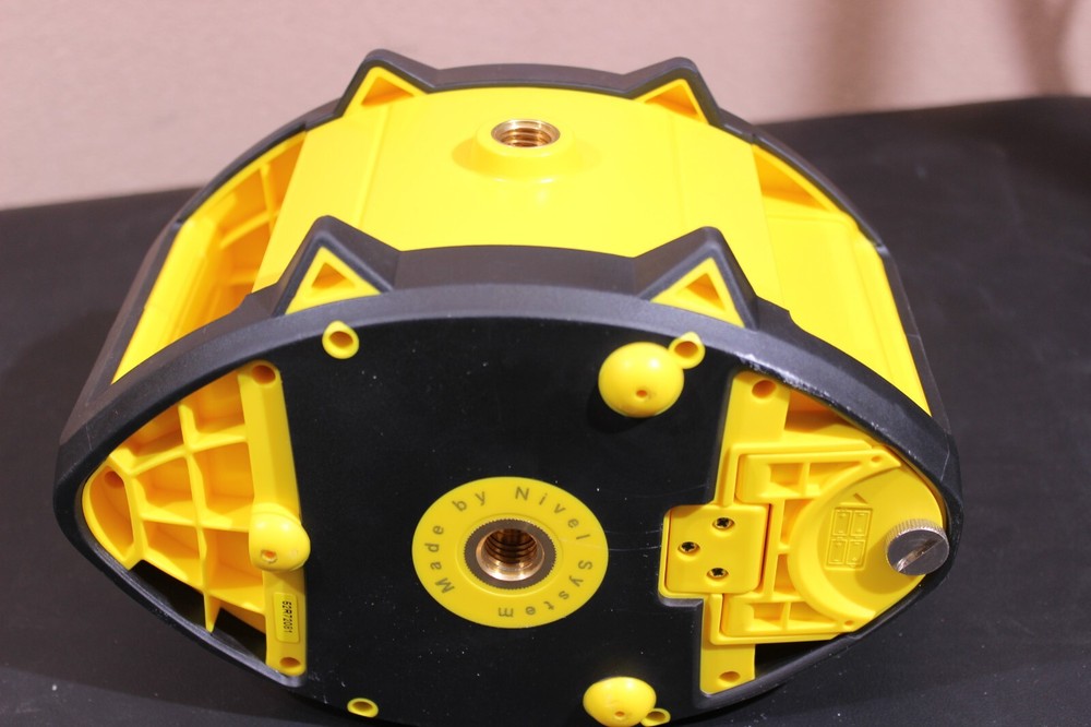 Nivel System NL520 Grade Rotary Laser Level - Horizontal and Vertical