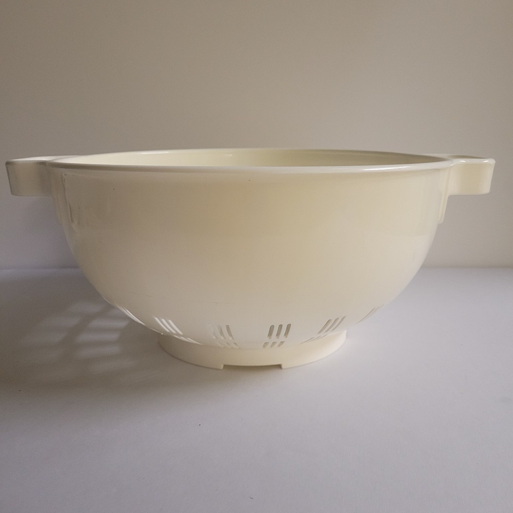 Vintage Kamenstein Colander Strainer Off White 11” Diameter Sturdy Thick Plastic