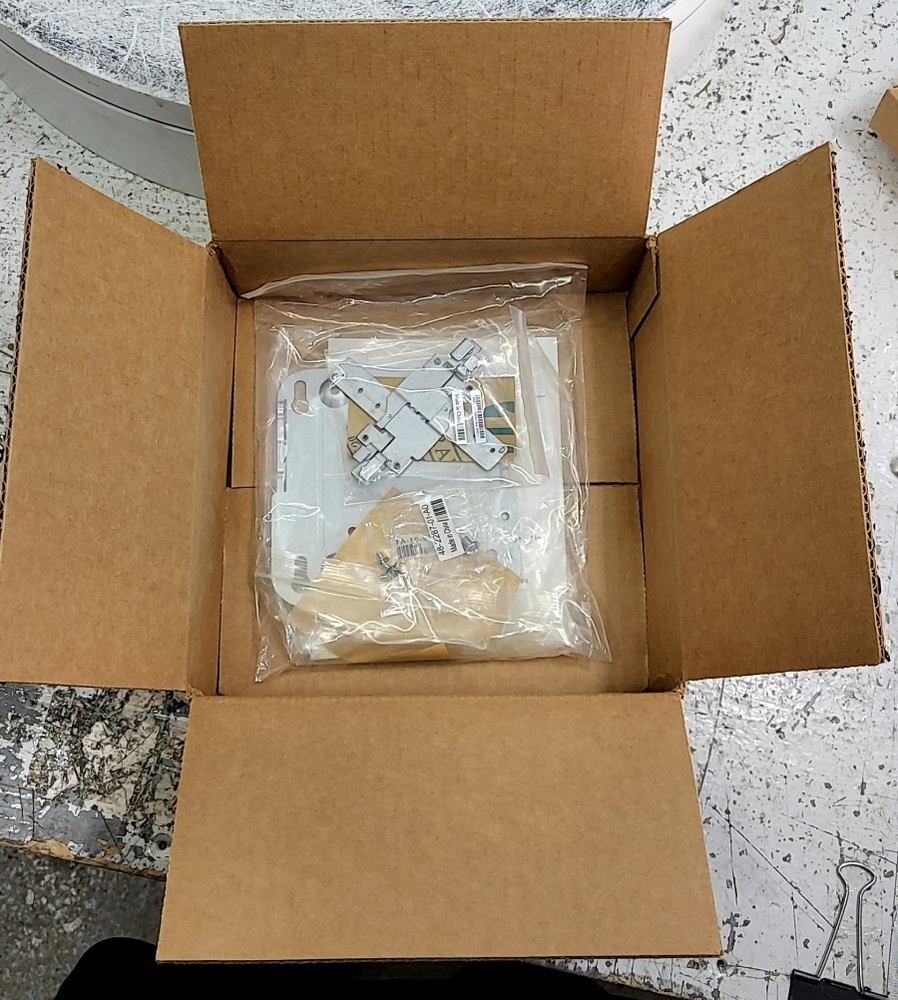 NEW OPEN BOX CISCO AIR-CAP2702E-B-K9 Wireless Access Point SEE NOTES