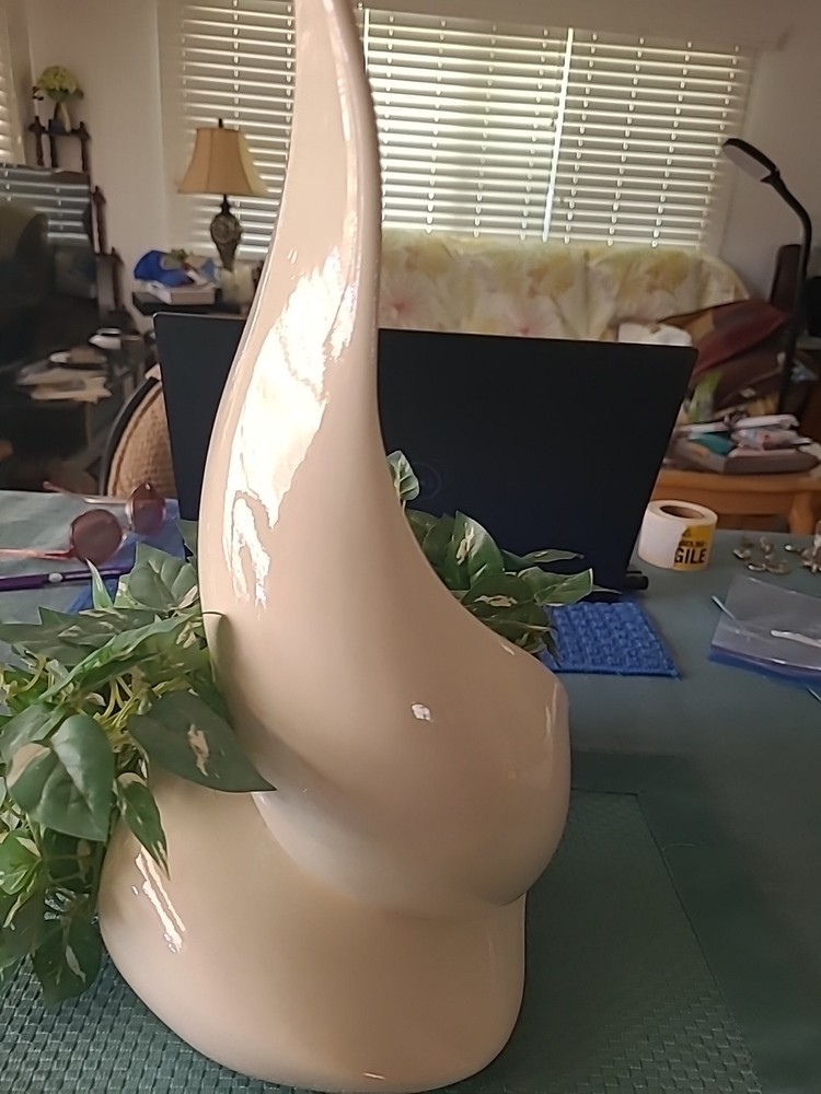 VTG. VASE AND VINE