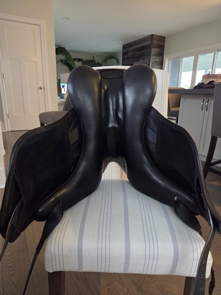 MacRide Dressage Saddle