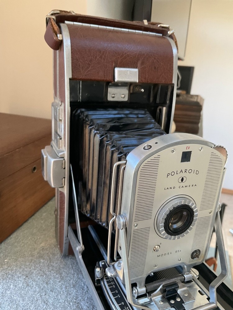 POLAROID LAND 95B CAMERA WORKS— SHUTTER, LIGHT TIGHT, LENS, COMPLETE + FLASH