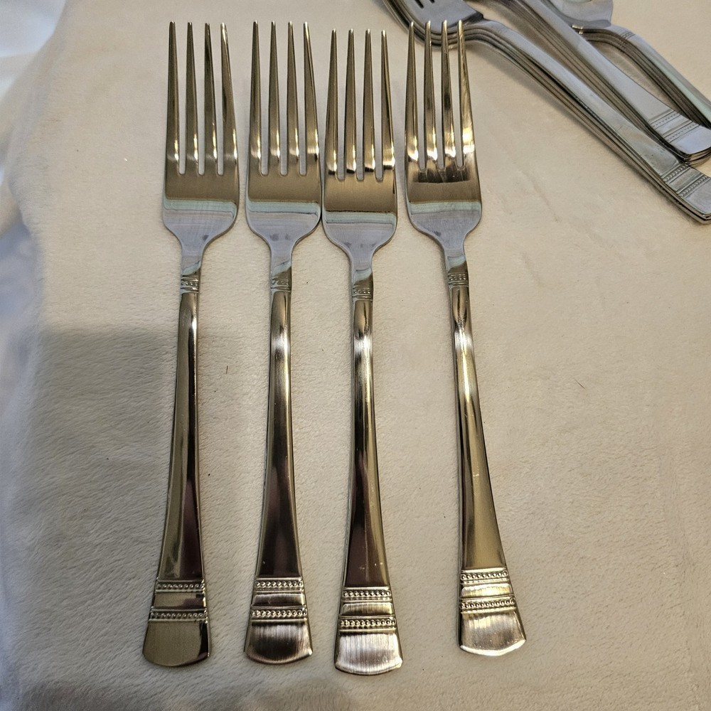Pfaltzgraff Sapphire Bay 20 Pc Flatware Set. Pre Owned.