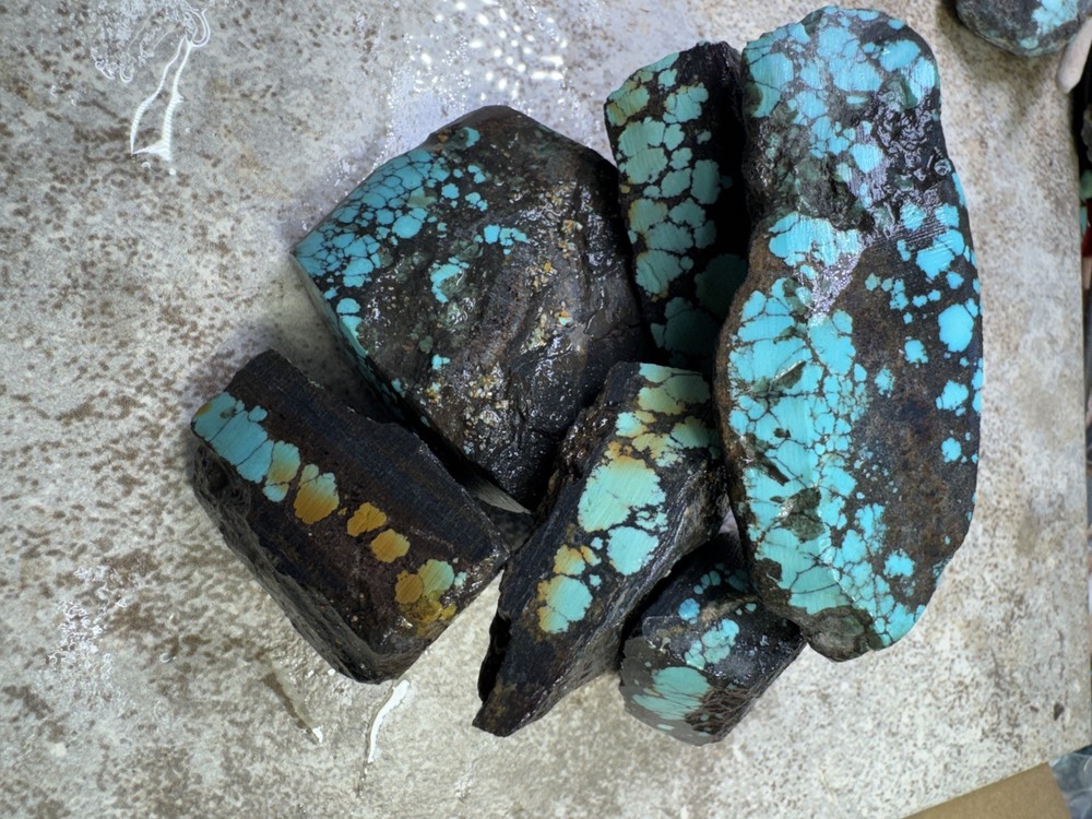 Stabilized hubei turquoise rough nice color and pattern