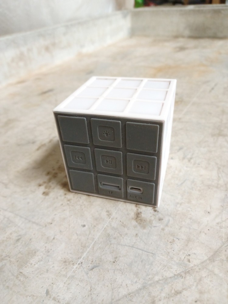 Mobi Cube Bluetooth Speaker -White Cube W/ LED Light Show TESTED WORKING AUDIO $