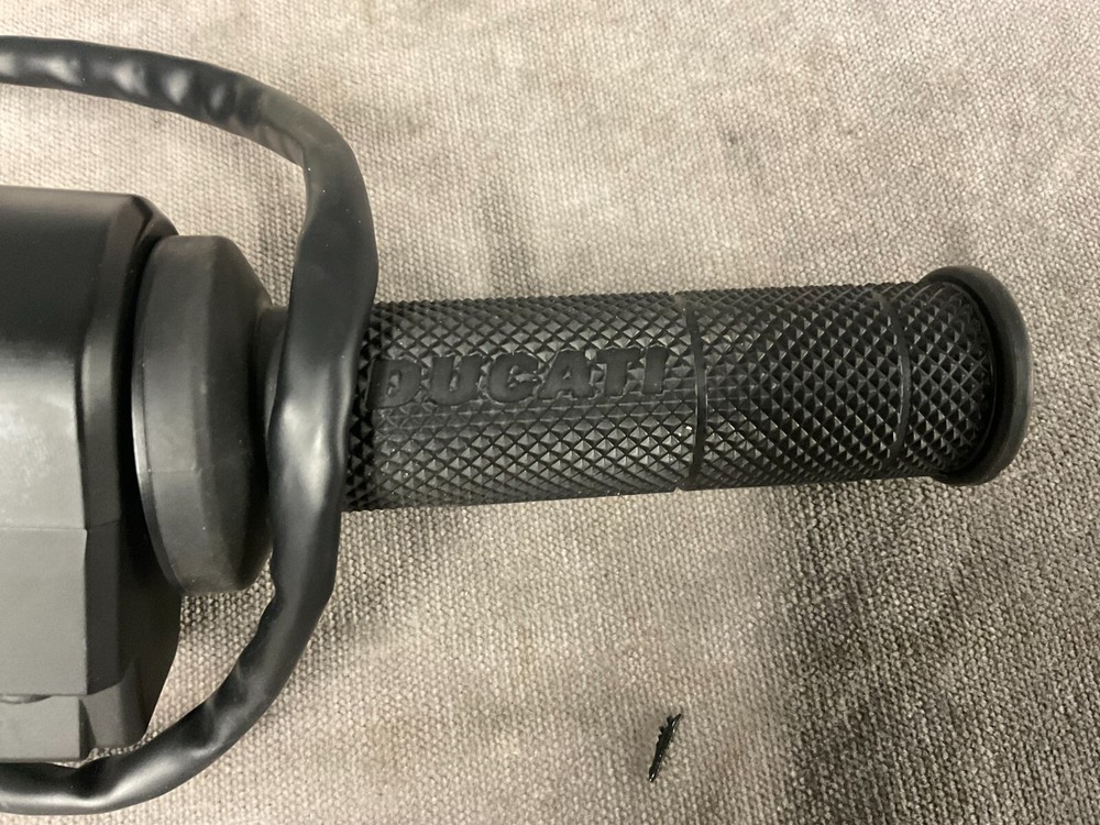 DUCATI DESERT X THROTTLE CONTROL