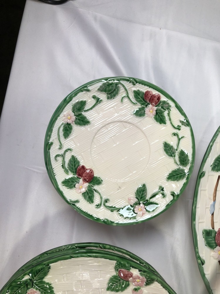Haidon Group Strawberry Basket Ceramic Dinnerware Pitcher Cups Plates 1986 22Pc