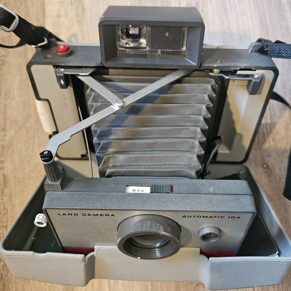 Polaroid Automatic Model 104 Land Camera Original Box, Manual, Flash, Untested.