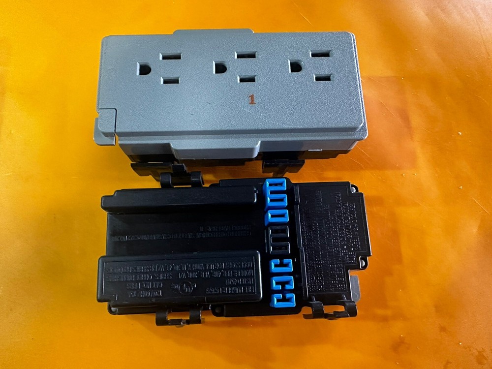 Haworth Tri-plex Receptacles Circuits 1, 2, 3 Plz Specify - (Premise, Compose)