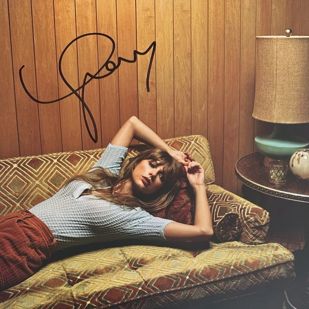 Taylor Swift Autographed Photo RP 8x10
