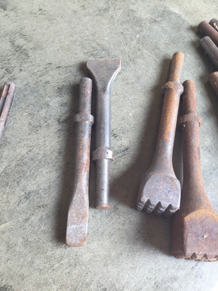 7 Bushing Bits & Chisels, SDS Max, Oval Lockong Mechanism