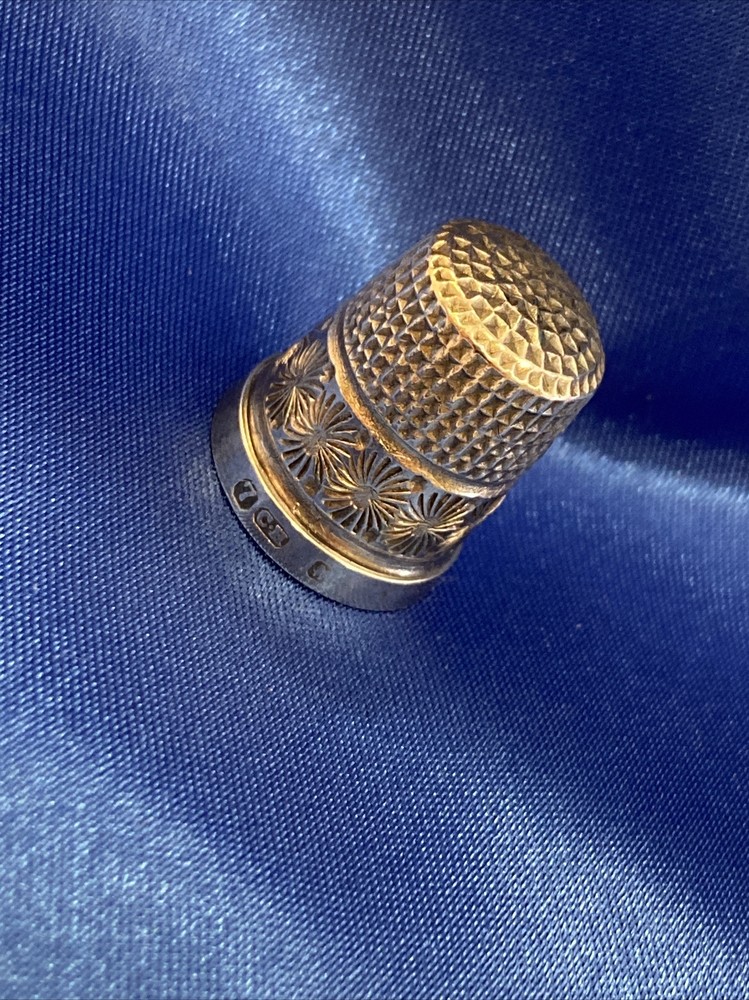 Early 1900’s Chester Hallmark Charles Horner SOLID SILVER THIMBLE No:7