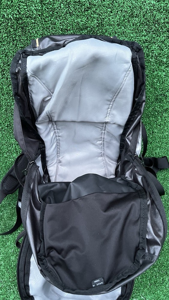 CAMELBAK Alpine Explorer Black Backpack, Fits 100oz Hydration Bladder, READ!