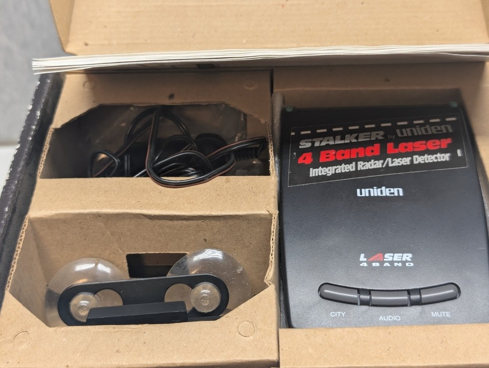 Uniden LRD 2000 Stalker 4 Band Radar Detector Box And Instructions