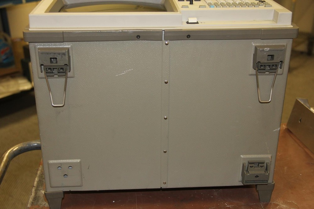 HP HEWLETT PACKARD 1661A Logic Analyzer Fair Condition Good Display