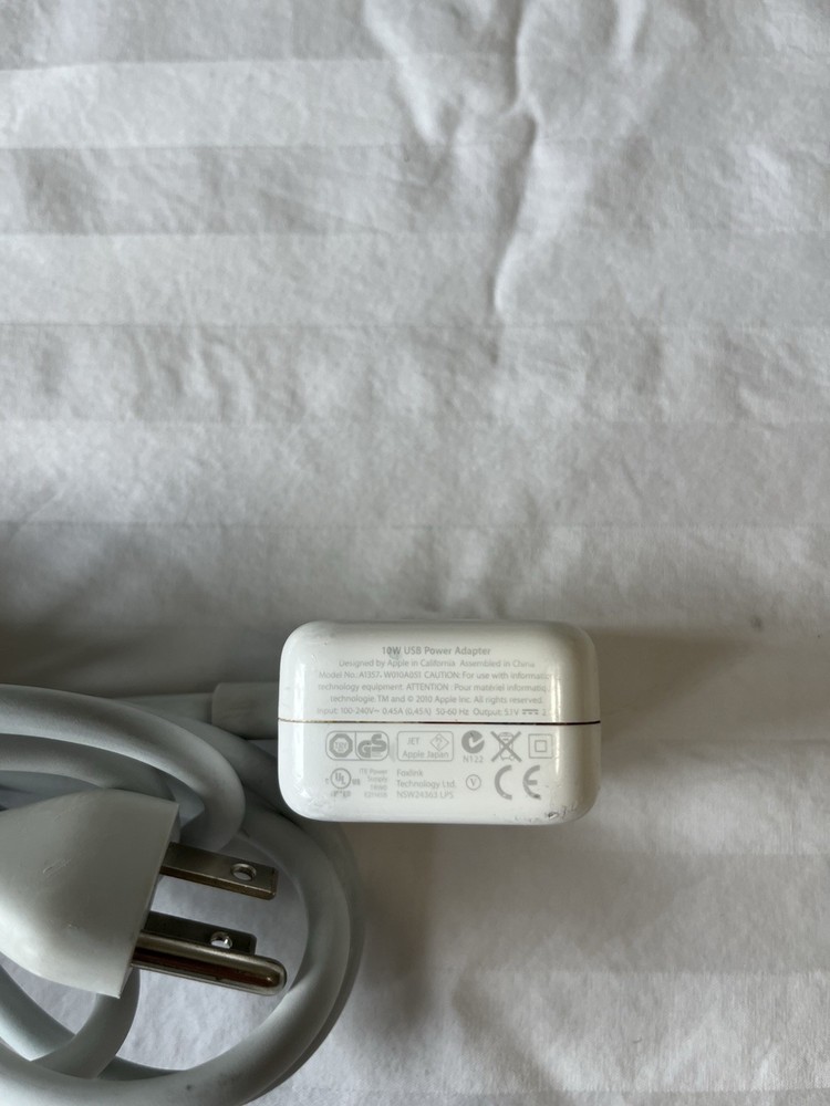 Apple A1357 10W USB Power Adapter for iPhone, ipad and iPod - White