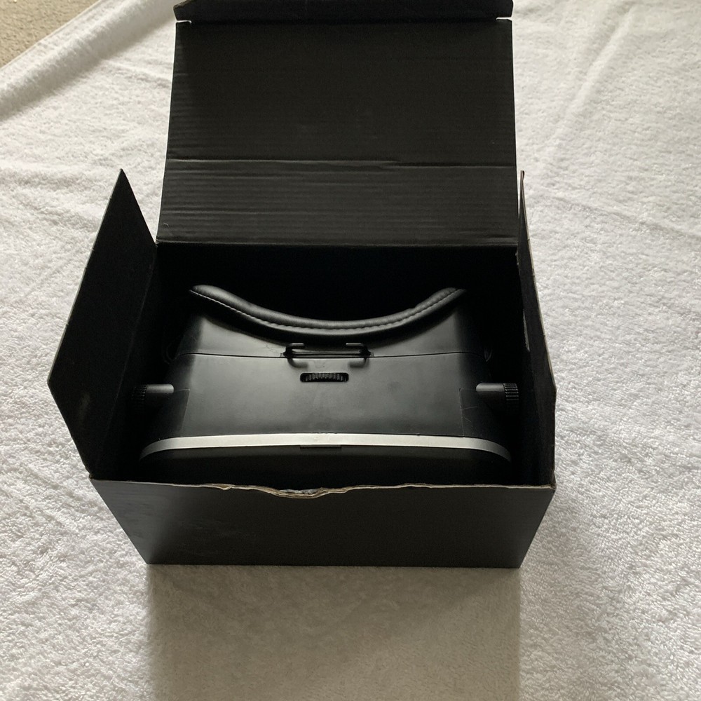 VR Shinecon Virtual Reality Headset In Box Not Tested.