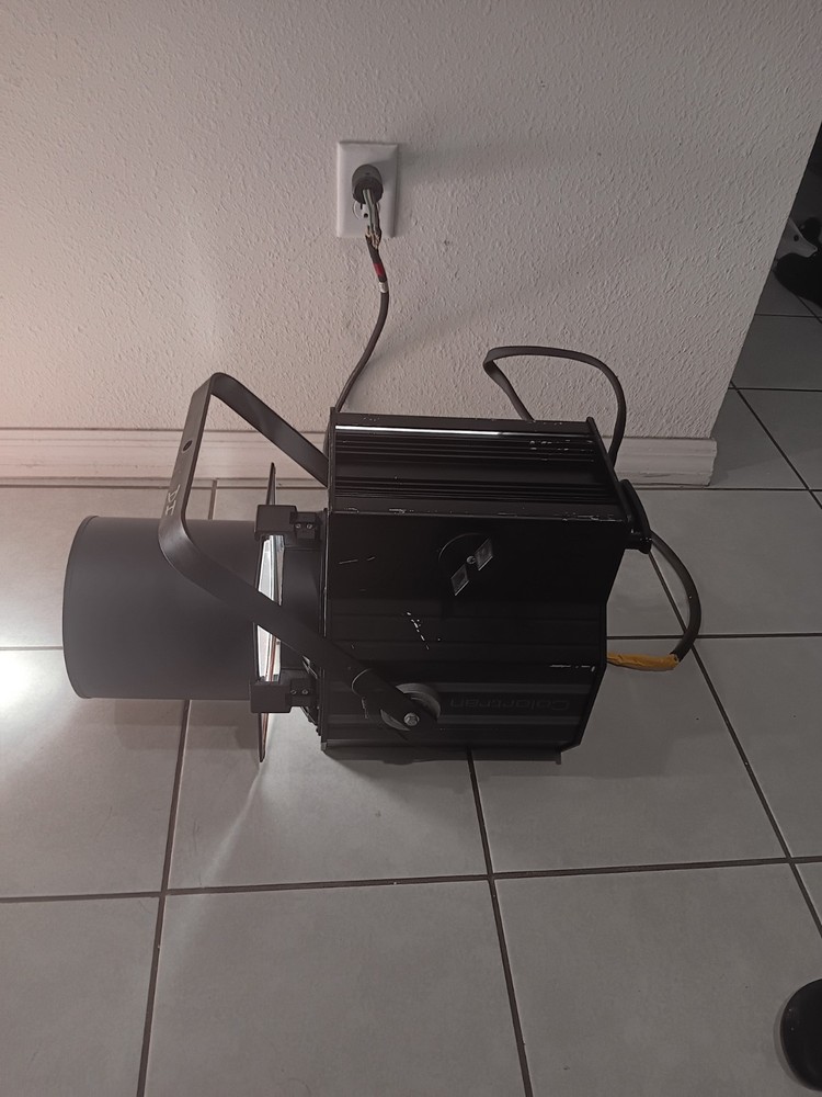 Fresnel 6" Adjustable Stage Light