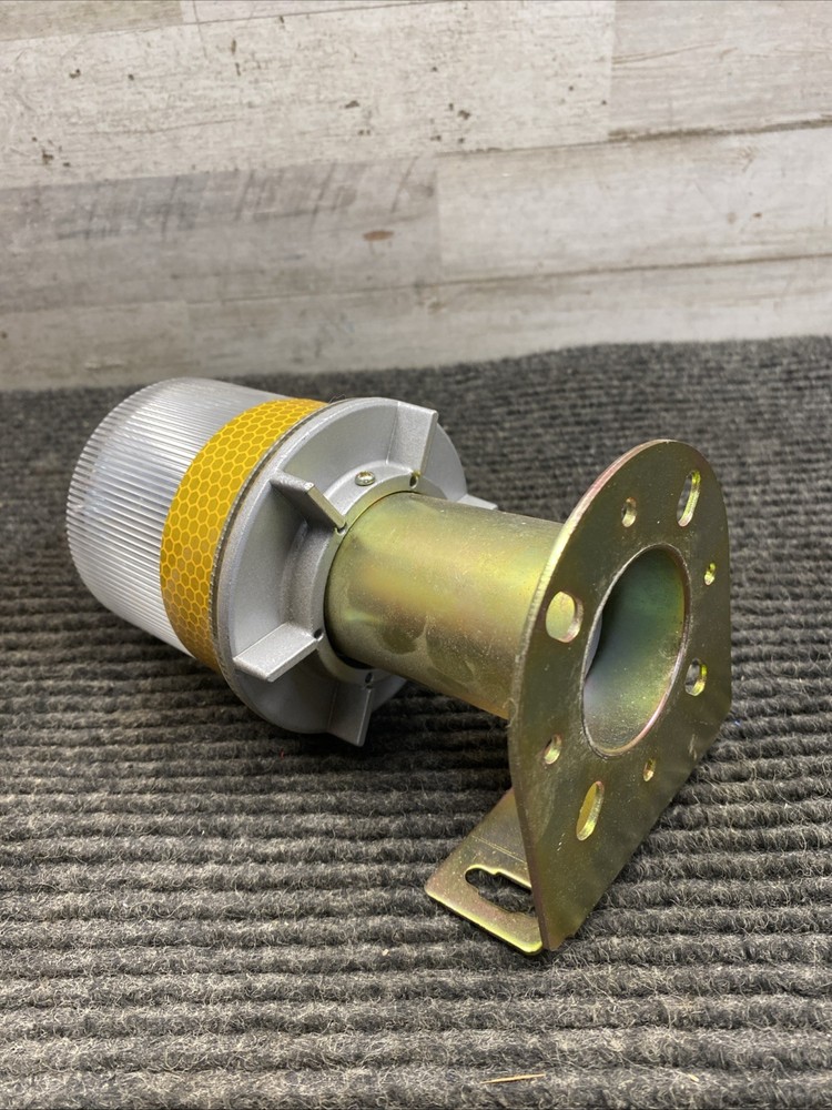 Tapco 3337-00002 Solar-Powered LED Strobe Light