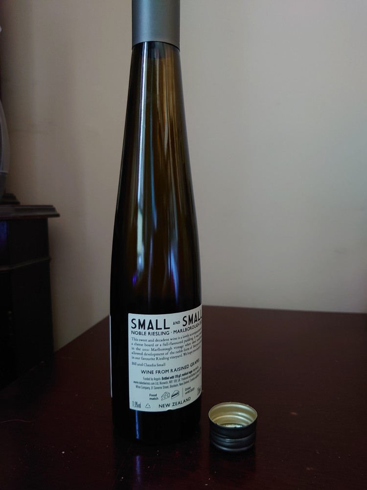 empty alcohol bottle for upcycling, craft, display, centrepiece (Reisling)