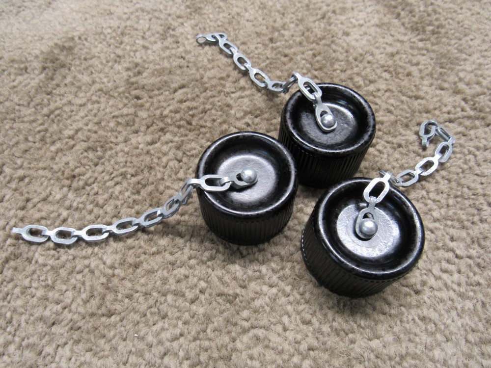 US WW2 CANTEEN LID WITH CORK POST WAR REPLACEMENT CAP