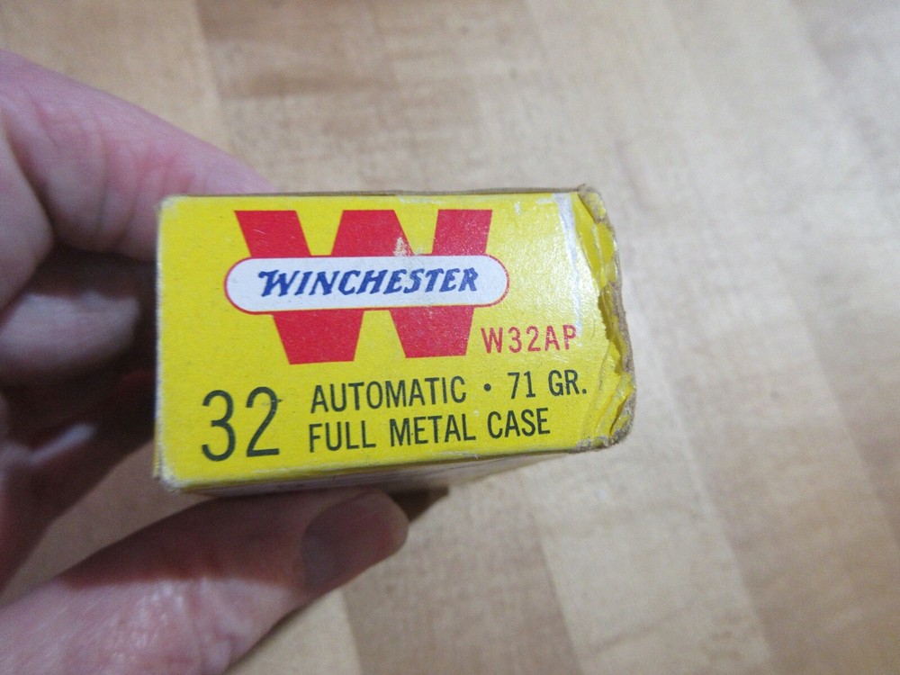 Winchester Empty 32 Automatic box (w14)