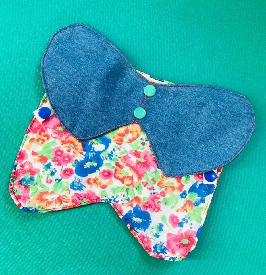 Chicken Saddle Adjustable Straps W Snaps Hen Apron Feather Protector Jacket Wing