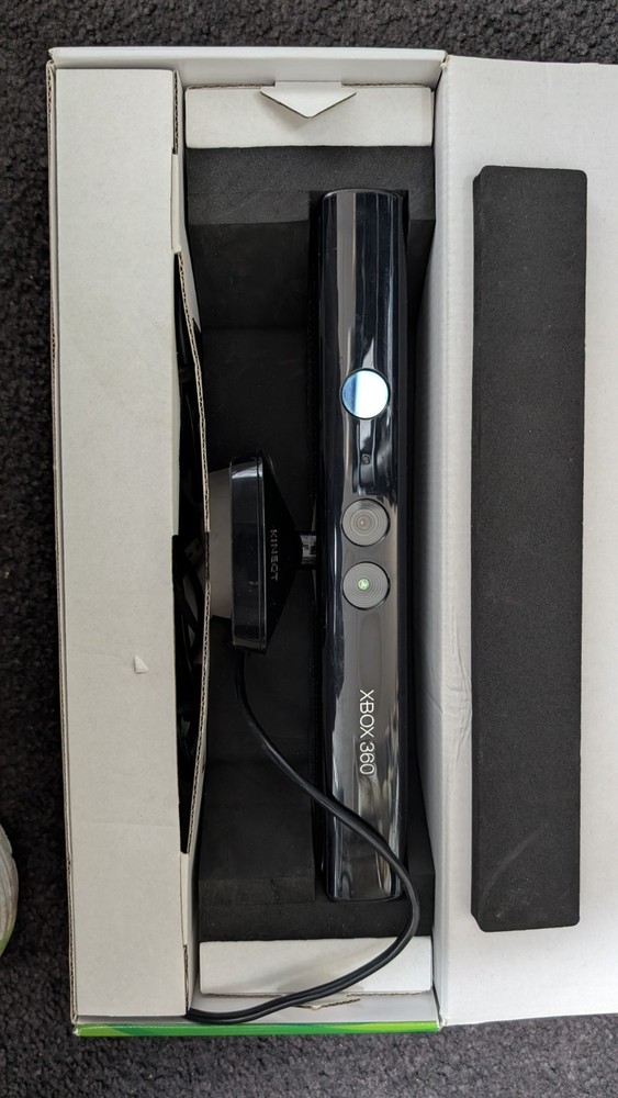 Microsoft Xbox 360 Kinect Sensor CIB Nice Box with Game