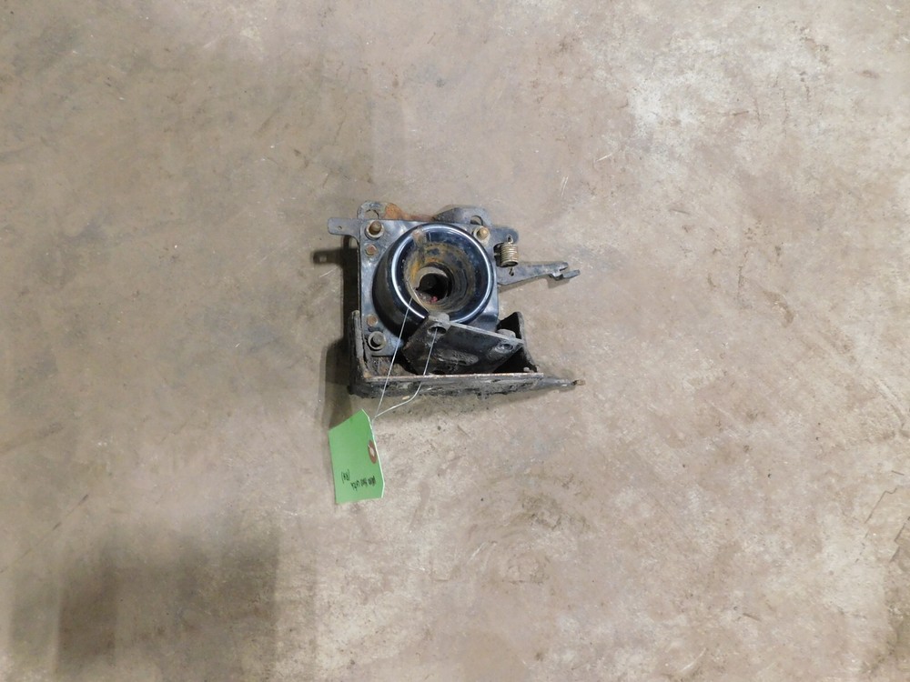 Volvo VNL (RH) hood latch