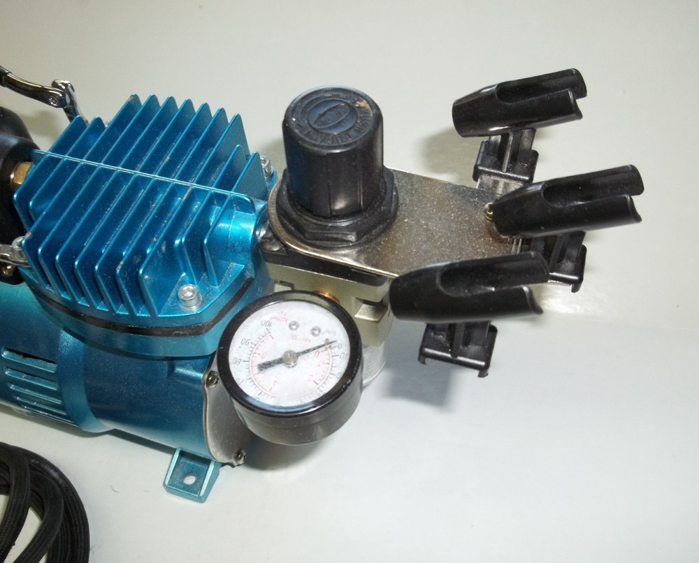 Master Airbrush TC-320 Cool Runner II 1/5 HP Air Compressor & Regulator Filter