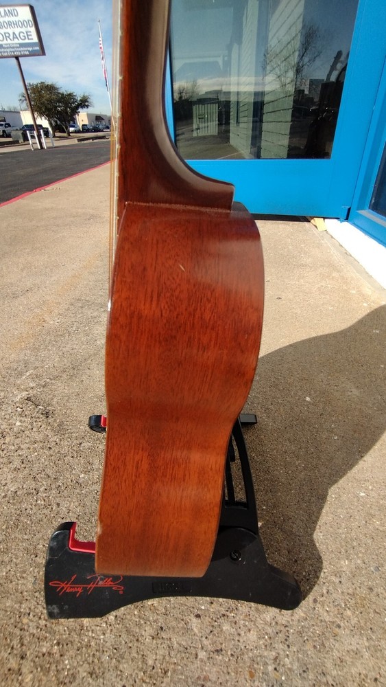 Favilla B-2 Baritone Ukulele w/HSC! -LL