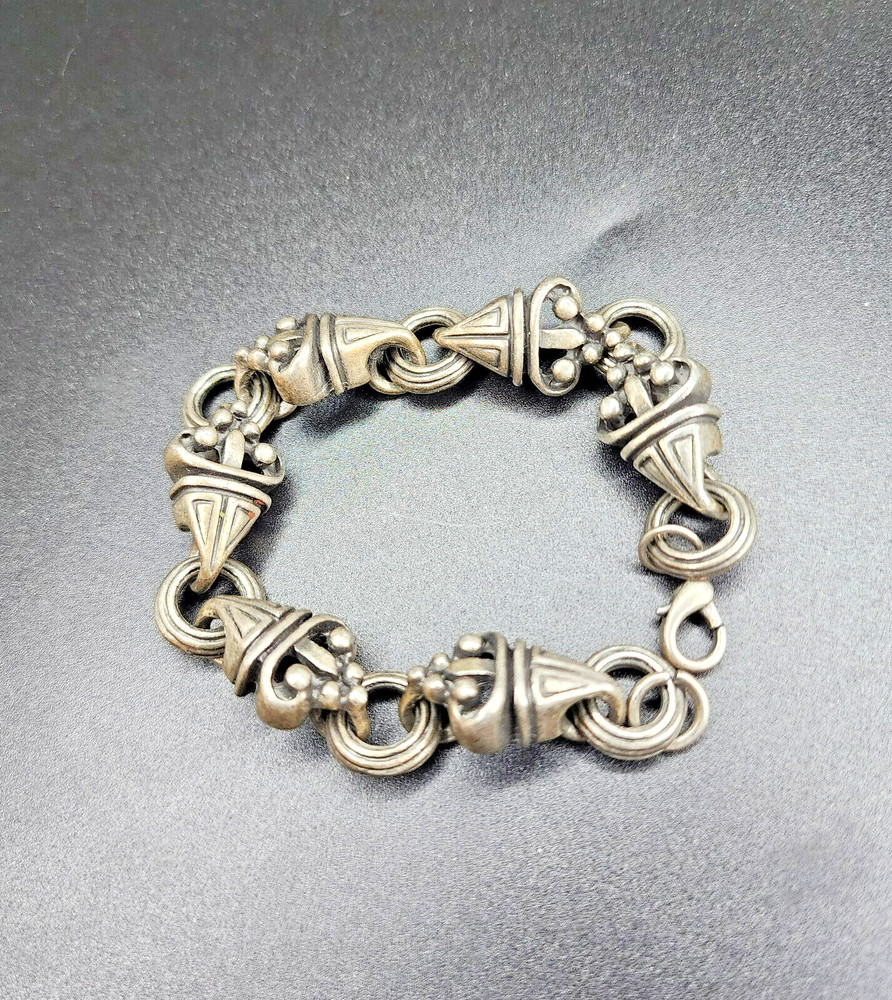 Lovely Pewter Cone Shaped Linked Bracelet (1534)
