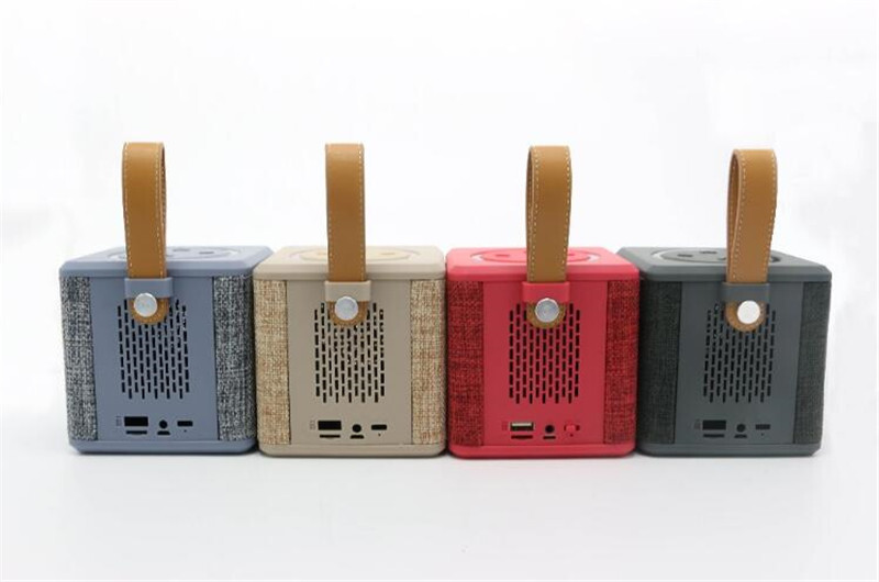 Retro Canvas Design Cube Bluetooth Speaker