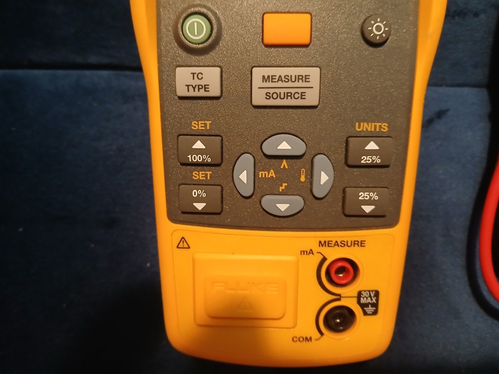 FLUKE 714B Thermocouple Calibrator