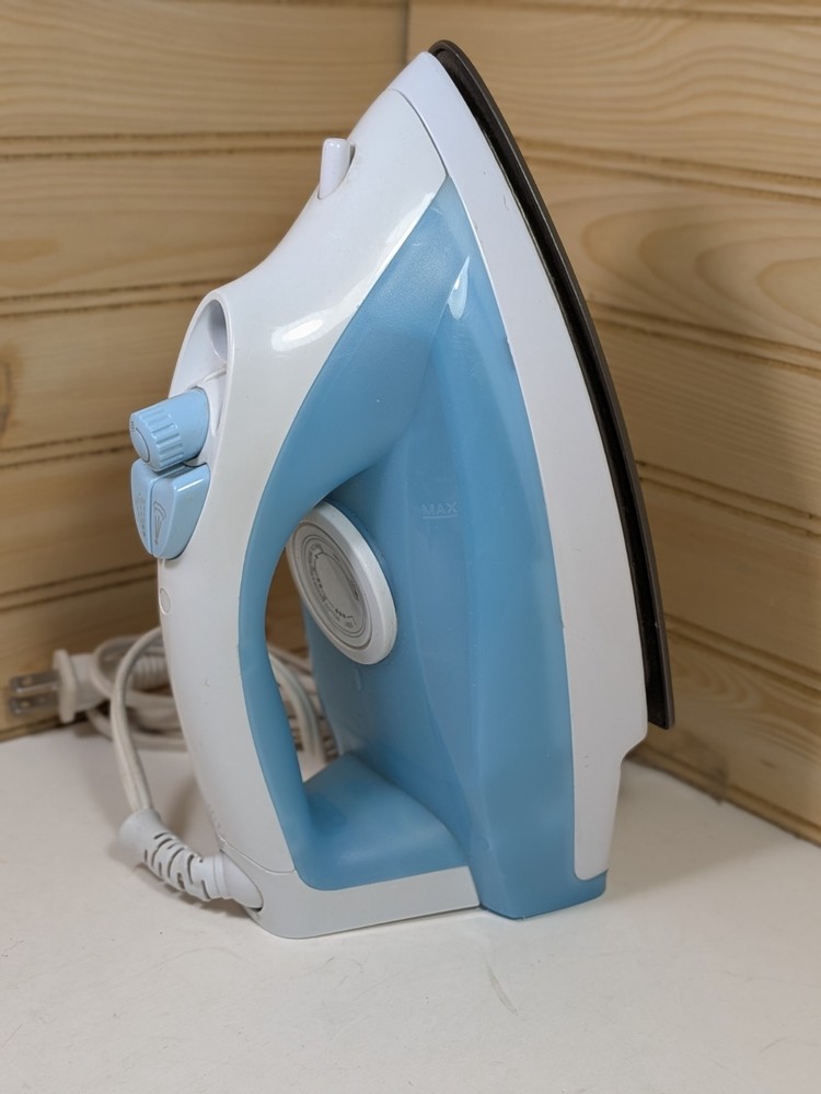 Sylvania Compact Steam Iron TK-7539 White/Blue. Tested