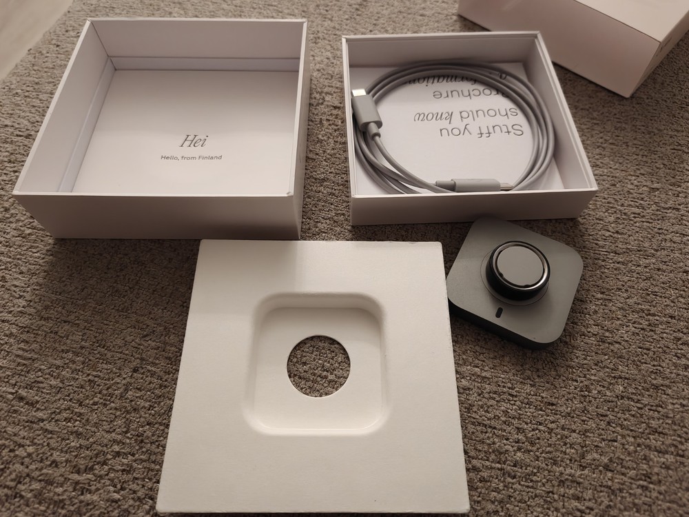 Oura Ring 4 - Stealth Finish - Size 9 - Complete with Original Box & Charger