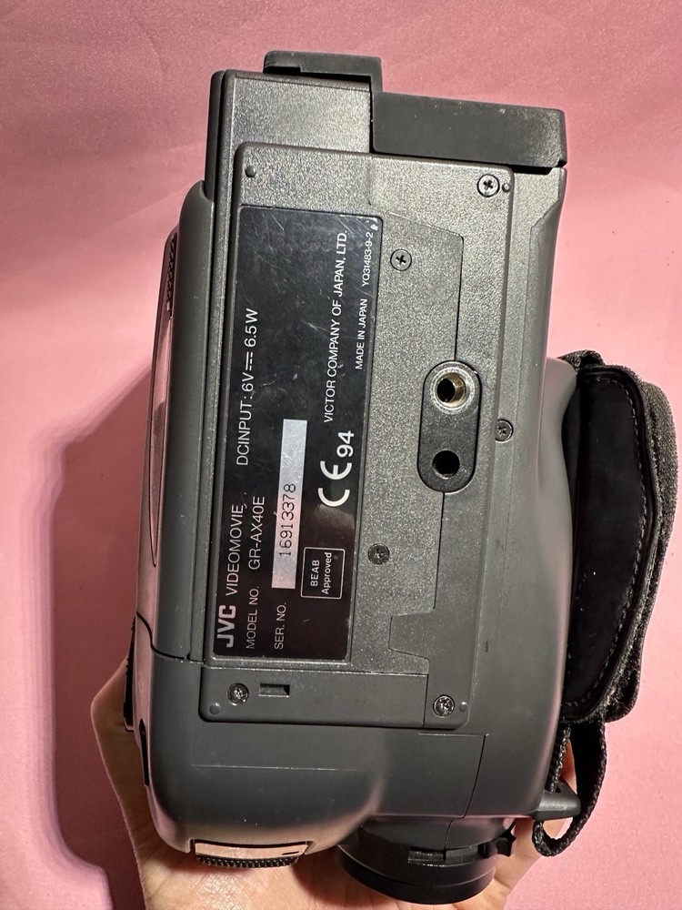 JVC GR-AX40 Compact VHS Camcorder - UNIT ONLY