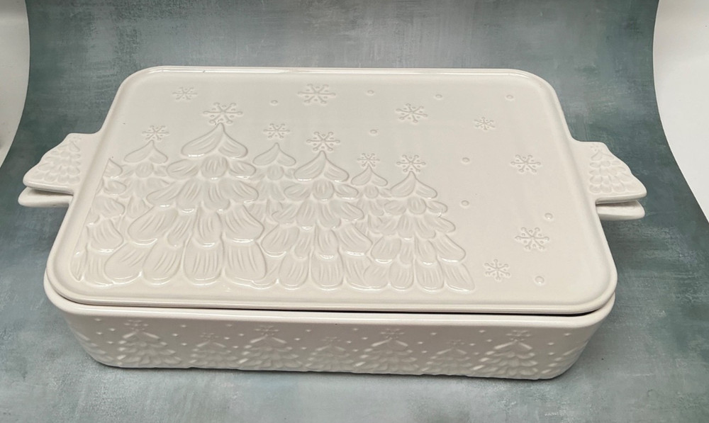 Temptations Frosty Forest White Large Rectangular Baker 4 QT w/Lid