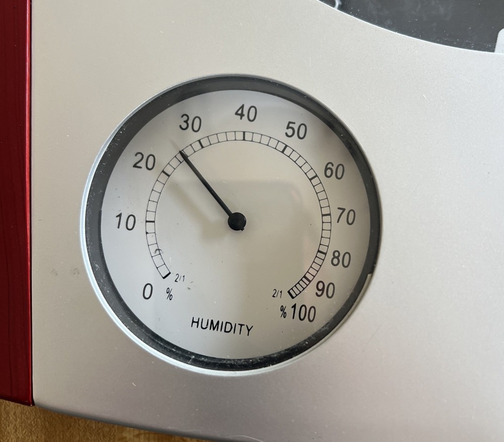 “Snap-on wall clock thermometer hygrometer