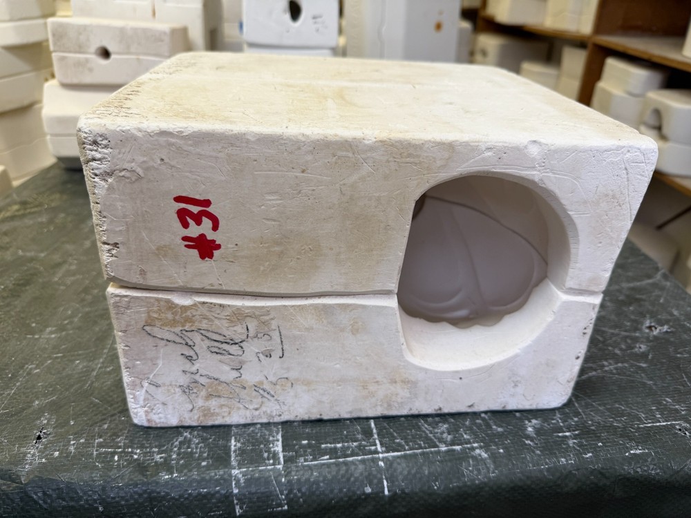 VINTAGE NO BRAND NAME CERAMIC MOLD #31 SHELL PLANTER