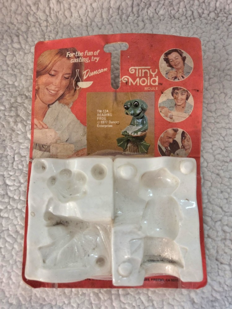 Vintage 1977 Duncan Tiny Mold Frog Reading A Book Ceramic Casting Mold UNUSED.