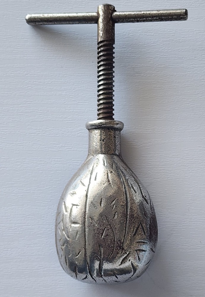 VTG Metal Nut Cracker Handheld Tool W/Screw Twist