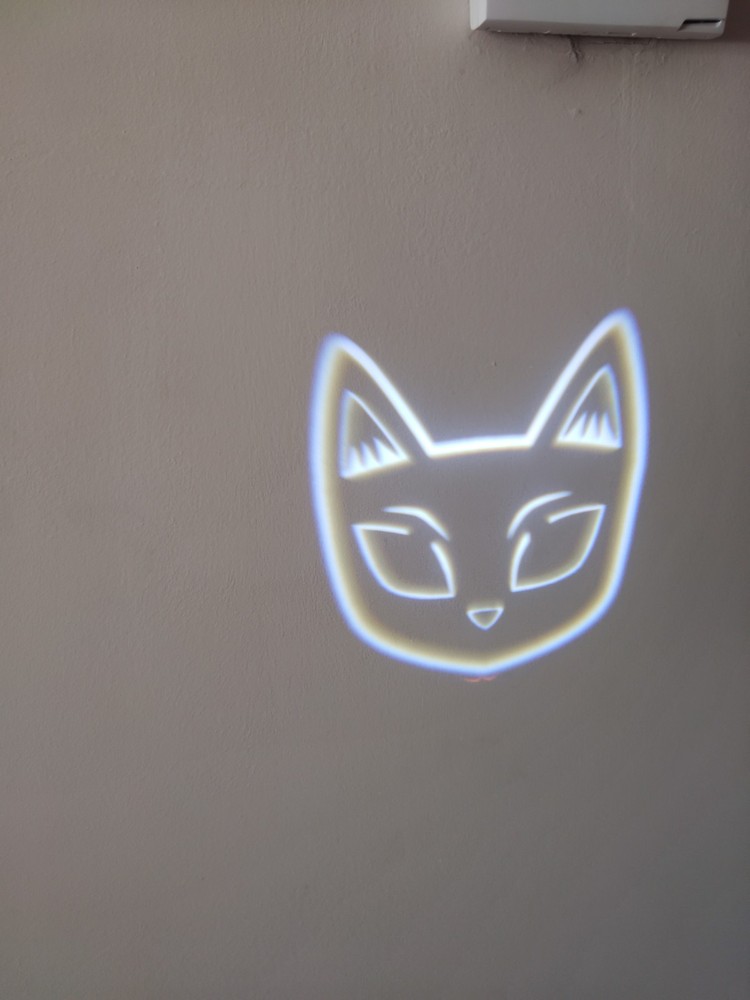 Hyde and Eek - Black Cat - Motion Projector Blinking Eye Cat-Target/ Halloween
