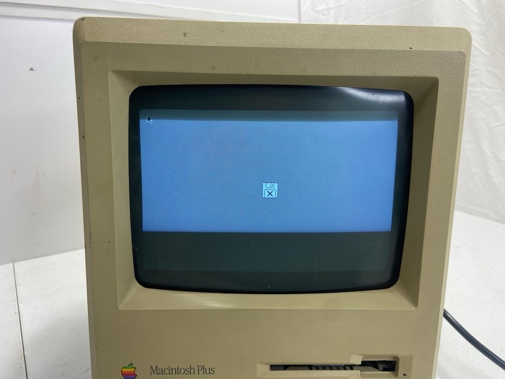 Apple Macintosh Plus 1MB Vintage Computer (PARTS ONLY)