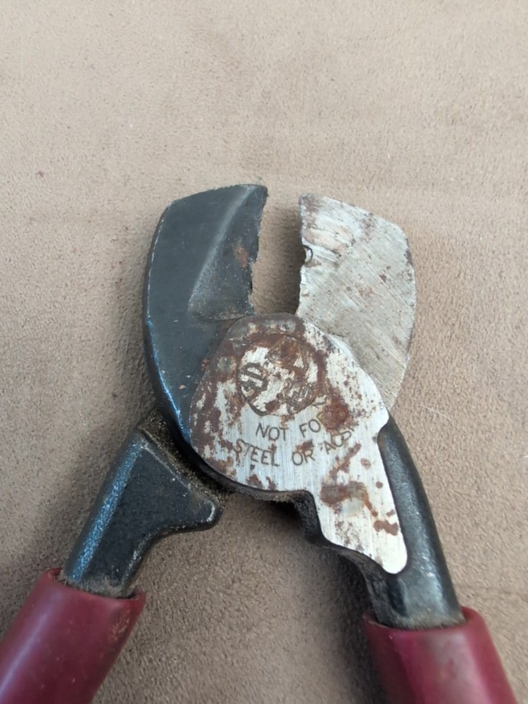 High-Leverage Compact Cable Cutter Klein Tools 63215