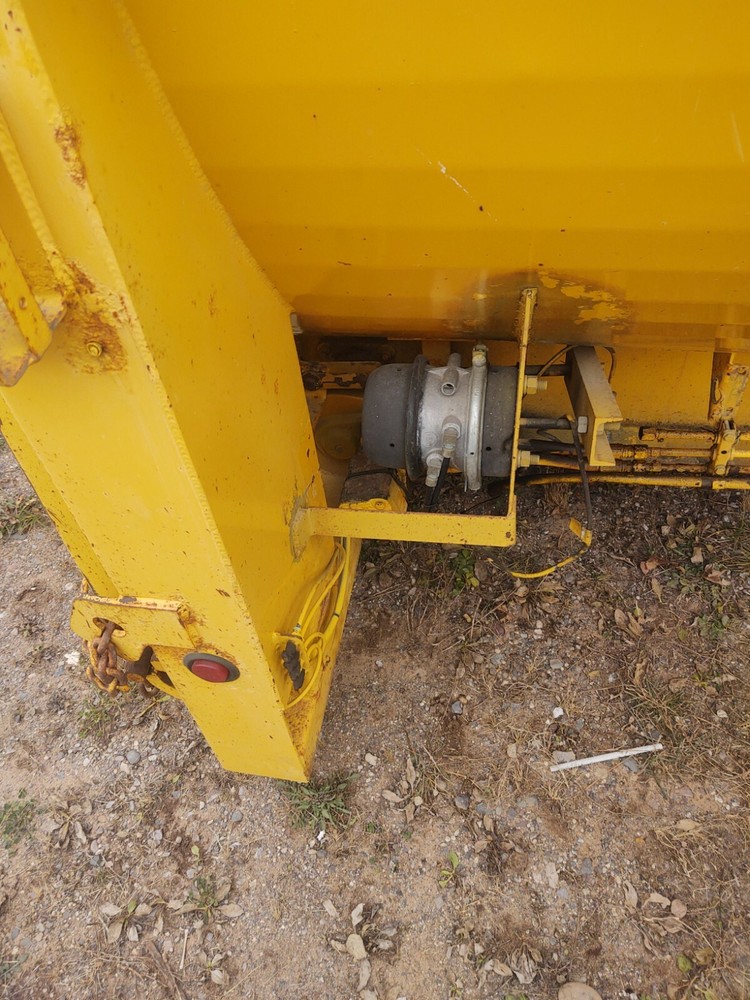 13 X. 8. Dump Box chain conveyor