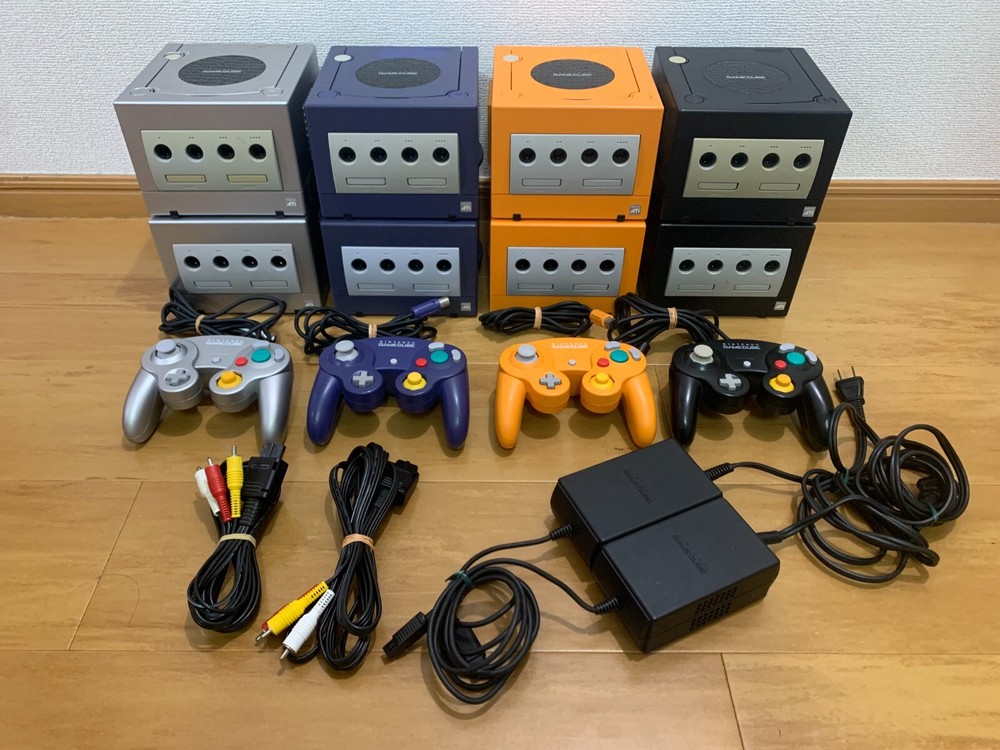 Nintendo GameCube Console + Controller + Accessory NTSC-U/C (US/Canada) DOL-001