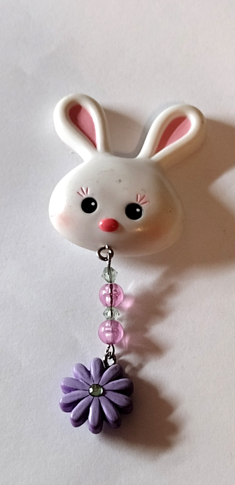 Plastic Bunny Rabbit Face Dangle Drop Flower RUSS Lapel Pin